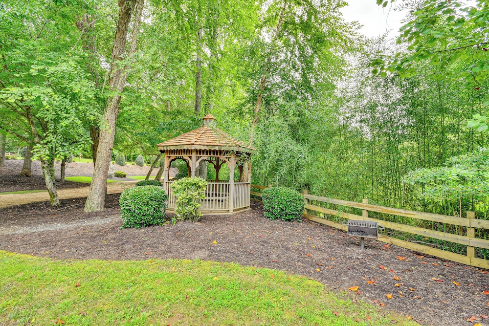 Riverfront Rutherfordton Retreat w/ Fire Pit!