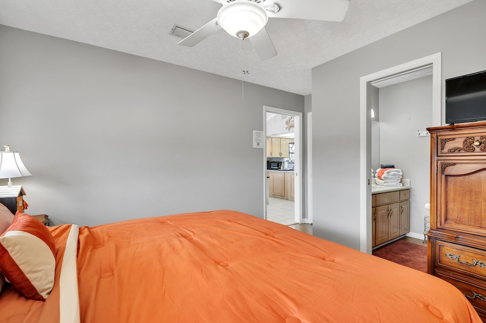 Spacious Home With Beach Access 3 Bedroom Home