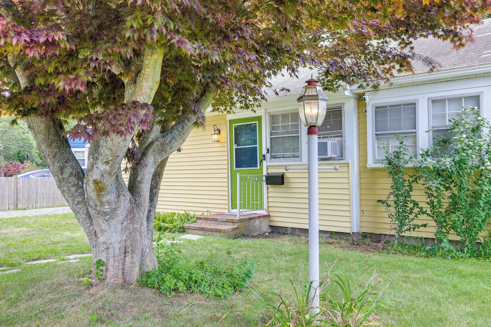 Cozy Cape Cod Cottage < 2 Mi to Beach!