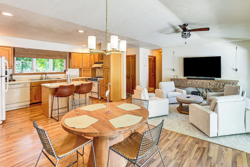 Waterfront Home on Duck Lake: 8 Mi to State Park!