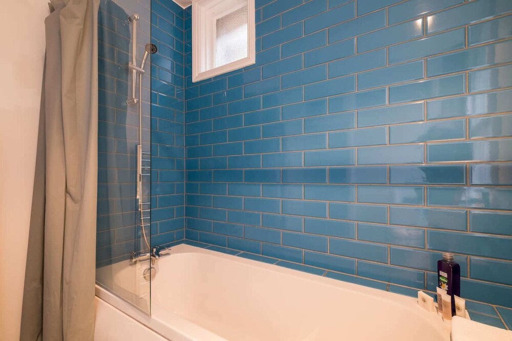 Large Modern Studio Apartment by the Beach view 5