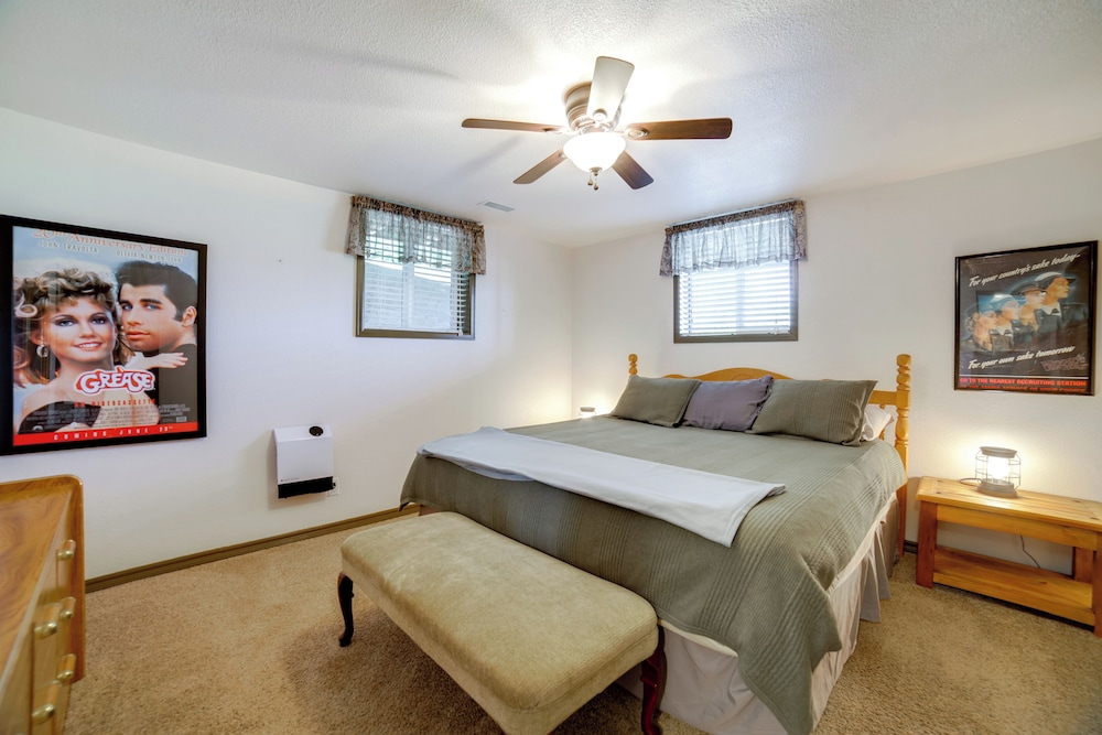 Mtn-view Oasis w/ Pool Access in Garden Valley