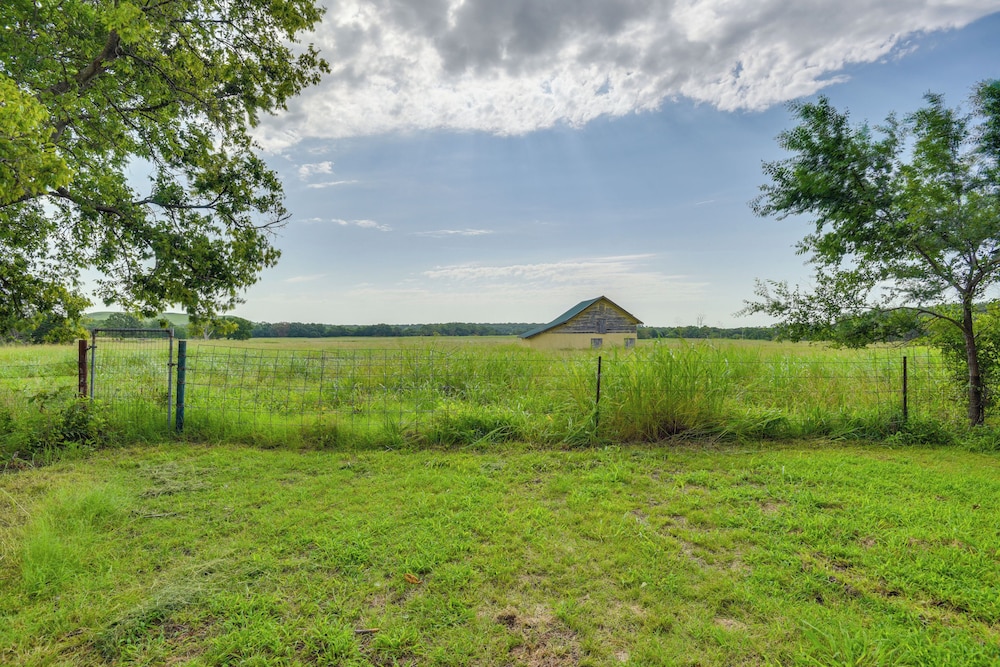 Countryside Retreat w/ Pasture Views in Hominy