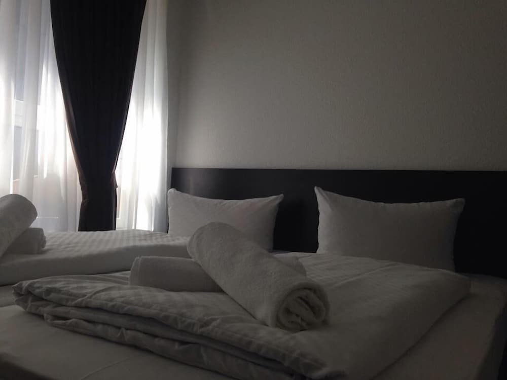 Frankfurt Vacations - Mosel Hotel Frankfurt - Property Image 2