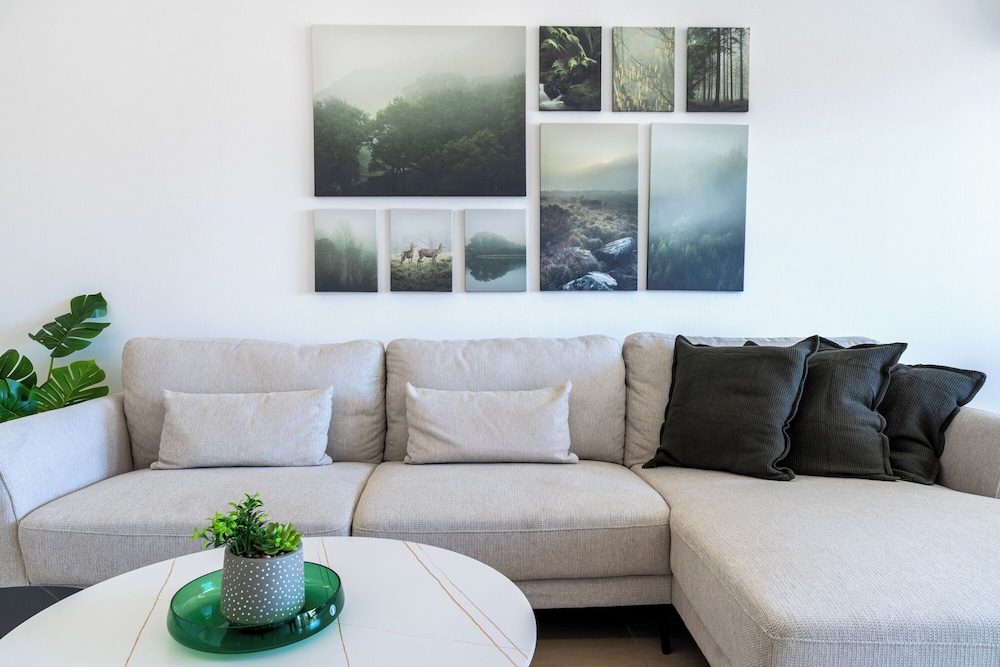 Averna - Breezy 2-BR Apt. in Larnaca