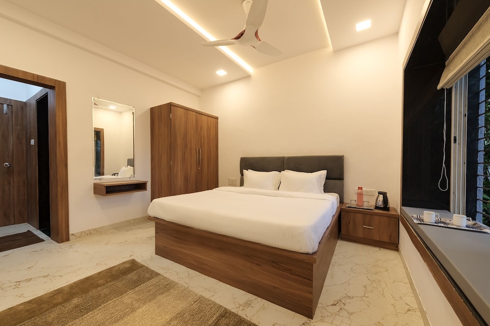 CosmicStays Casa Ivory Pool Villa Mulshi view 5