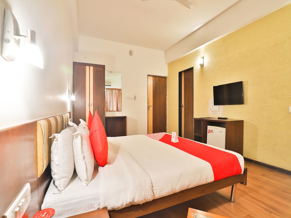 OYO 12945 Hotel President