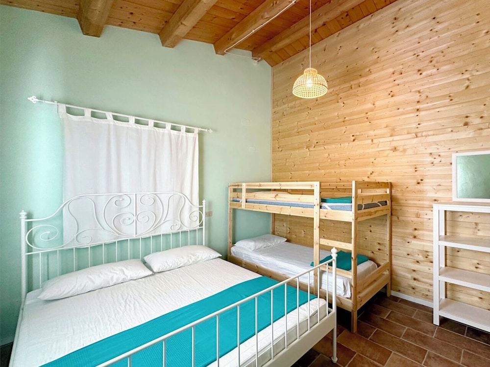 Mimosa Apartment in Historic Villa With Pool and air Cond in Senigallia