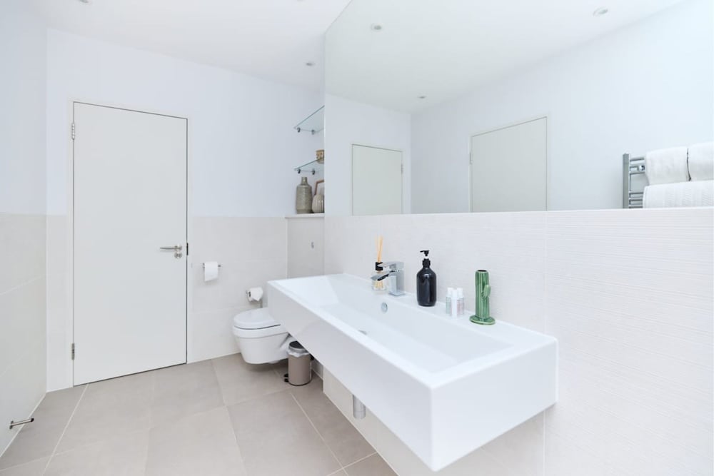 The Latimer Wonder - Stunning 5bdr House With Garden