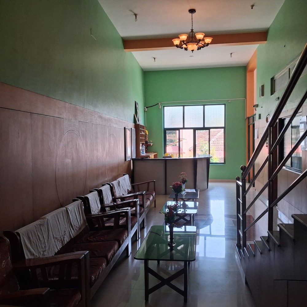 Sri Vinayaka Lodge