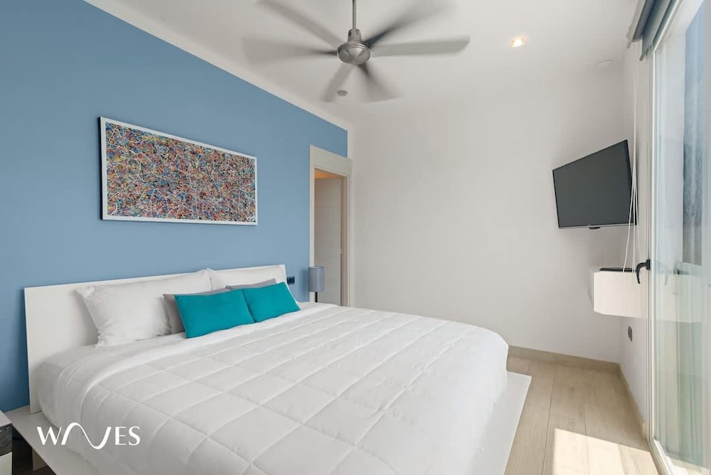 1 Br w 5th Avenue View Steps From the Beach