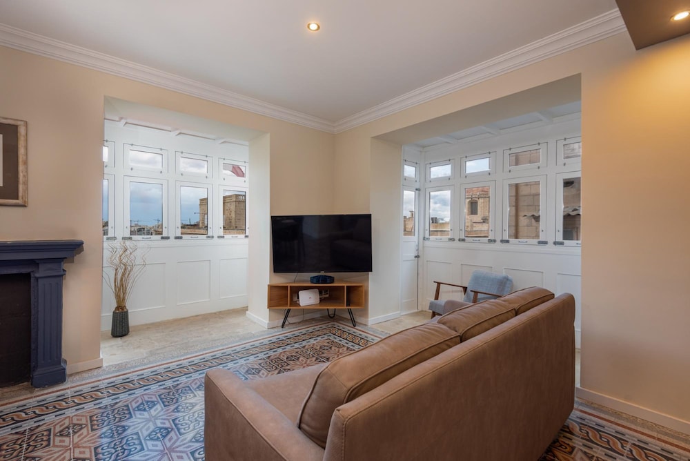 Boutique Style 1BR Apartment- Square Sea View