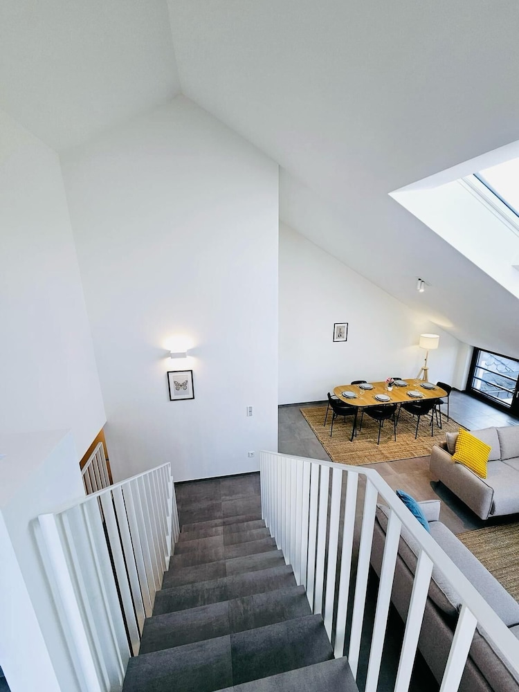 Spacious 3 bedroom large terrace&parking