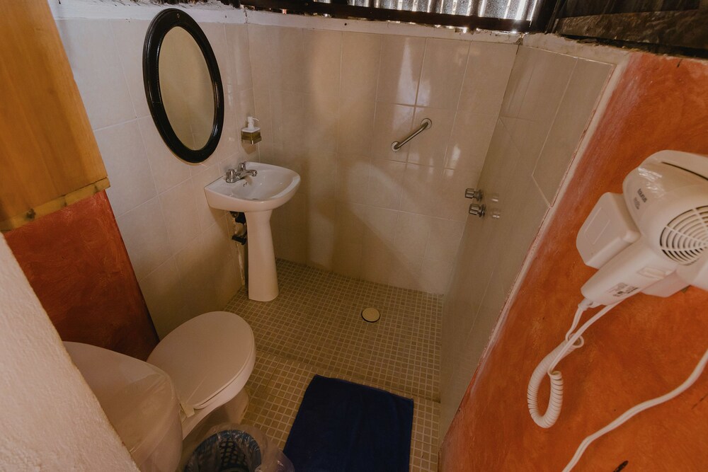 Casa Maya Lodge Robinson Crusoe Style photo 2