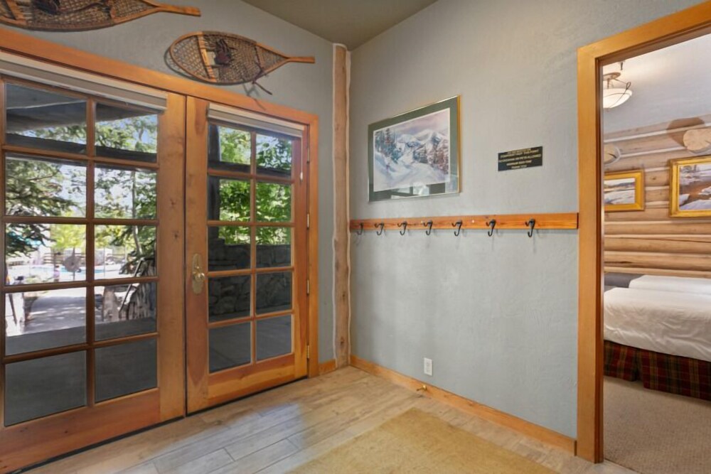 Pine Inn 9 - Two Bedroom with Spa Trail's End Lodge 2 Condo