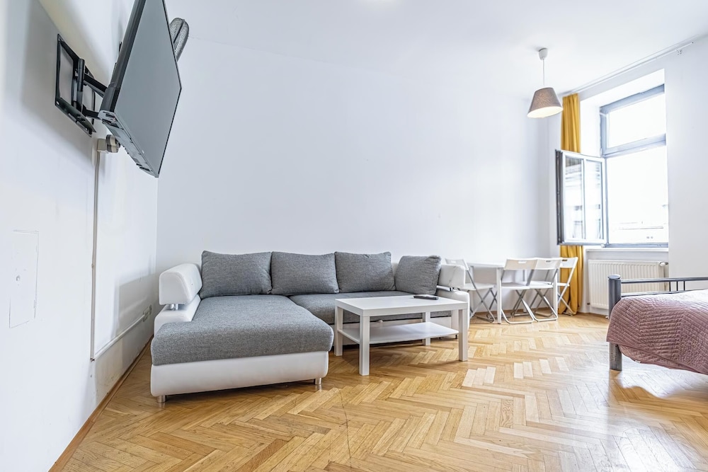 Cozy Room Near U6 Dresdner Subway Line