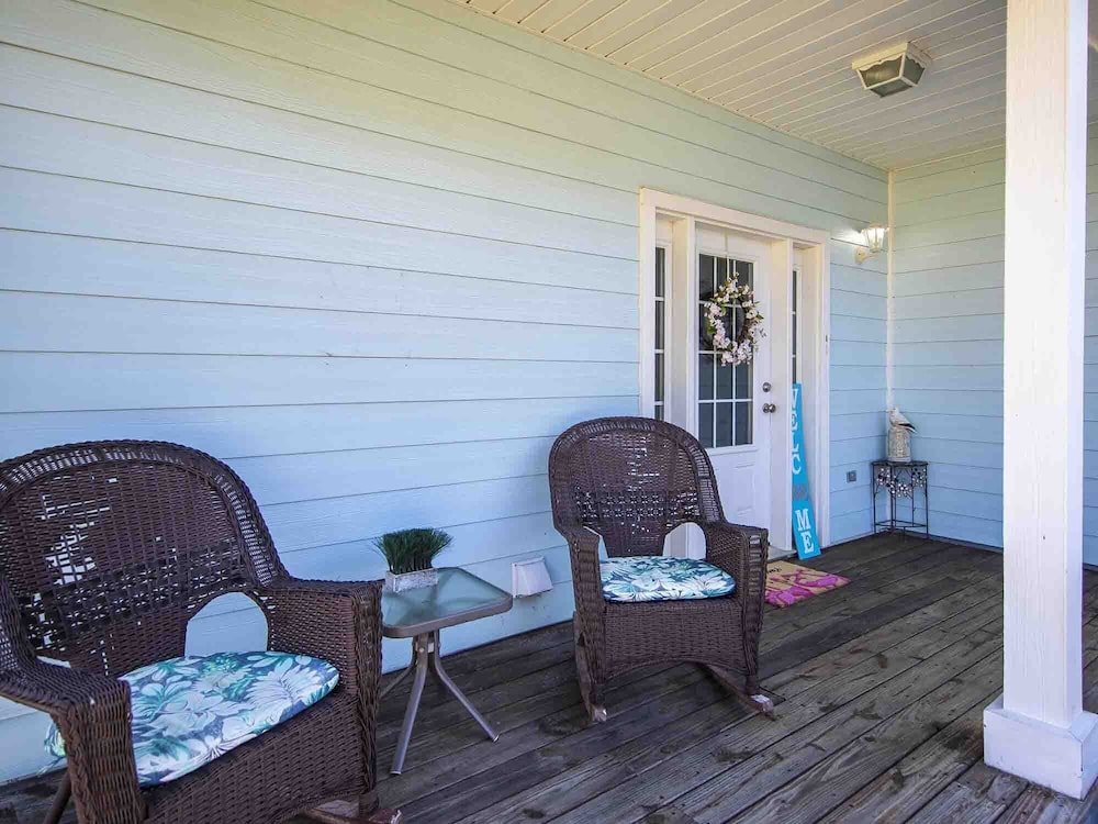 Suzwinks Beach House view 5