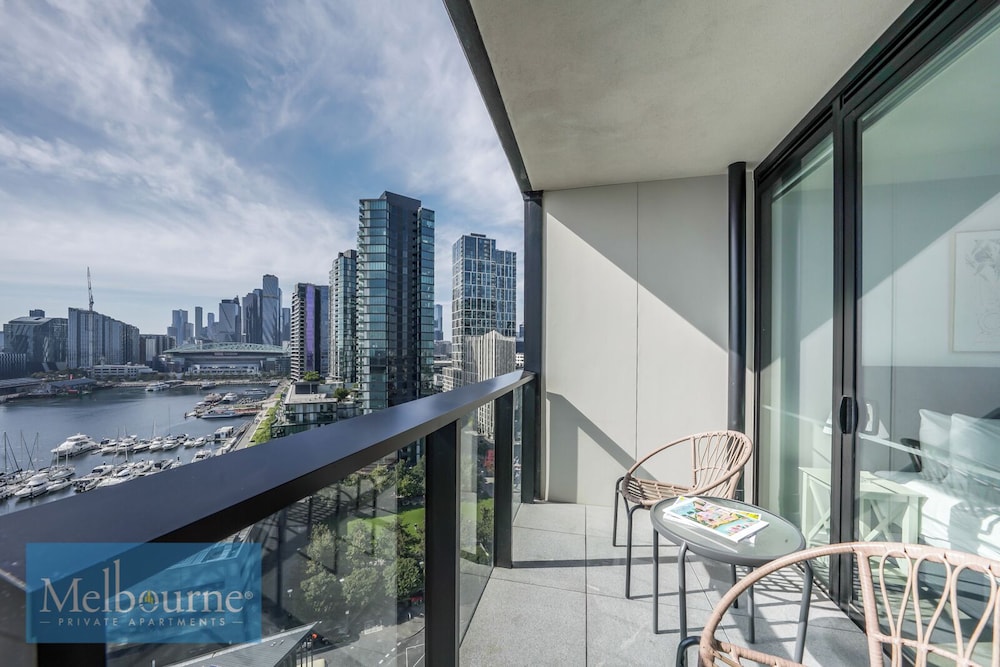 Melbourne Private Apartments - Stadium and Harbour Views