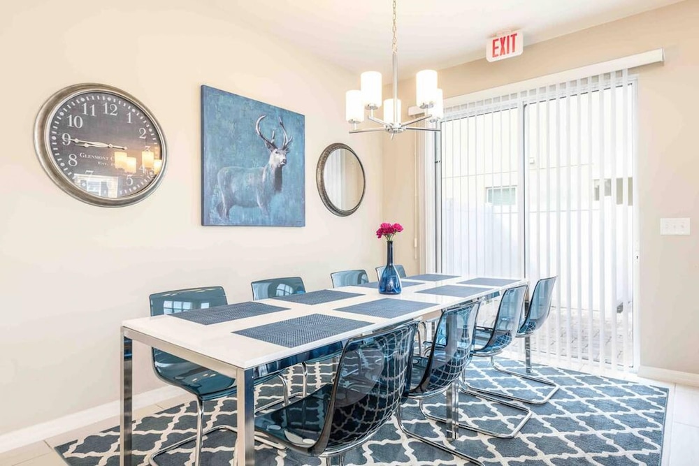 Super Chic-4 Bedroom Townhome IN Disney Area
