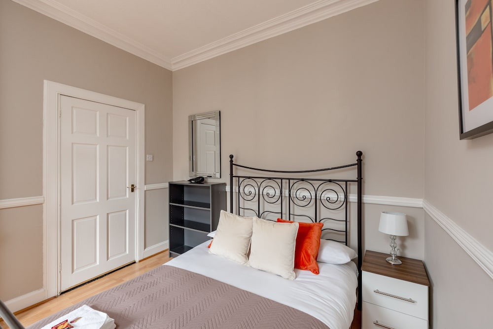 Silver Lining - St Leonard St Apartment view 2