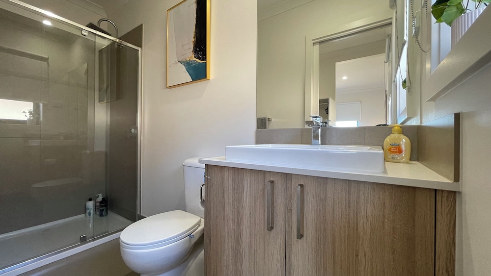 Relax 5 BRM Rental house near Melton