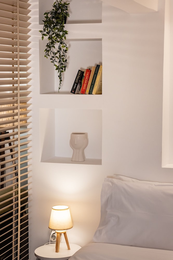 Quiet Apartment With a Garden at Exarcheia