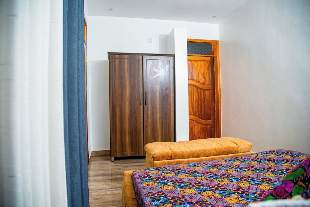 Inviting 8-bed House in Kigali Near rbd