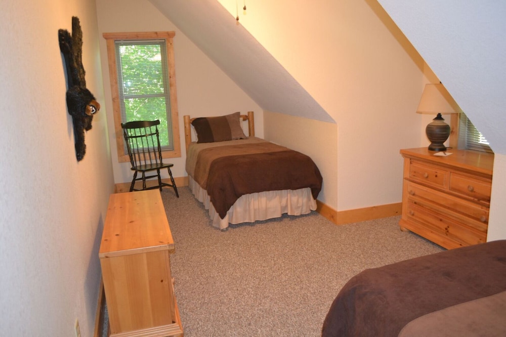 The Esmeralda Inn at Lake Lure