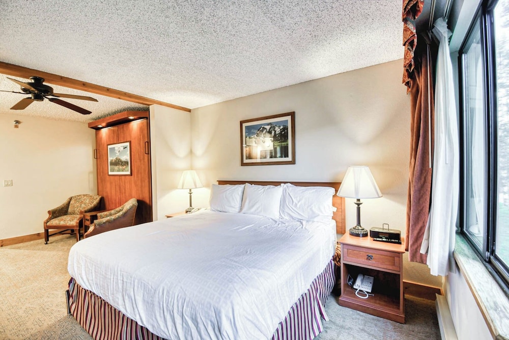 The Grand Lodge by Traverse Hospitality (No Resort Fees)