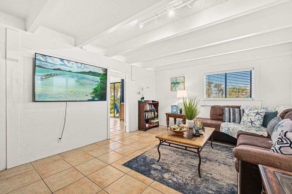Pelican Beach Private Ocean Front Beach House- Sleeps 10 Bring Your Surf Boards