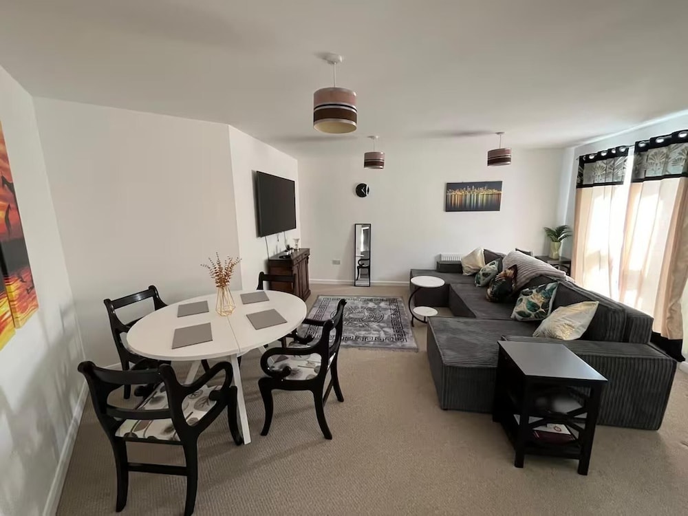 Spacious Comfortable Central Derby 2-bed Apartment