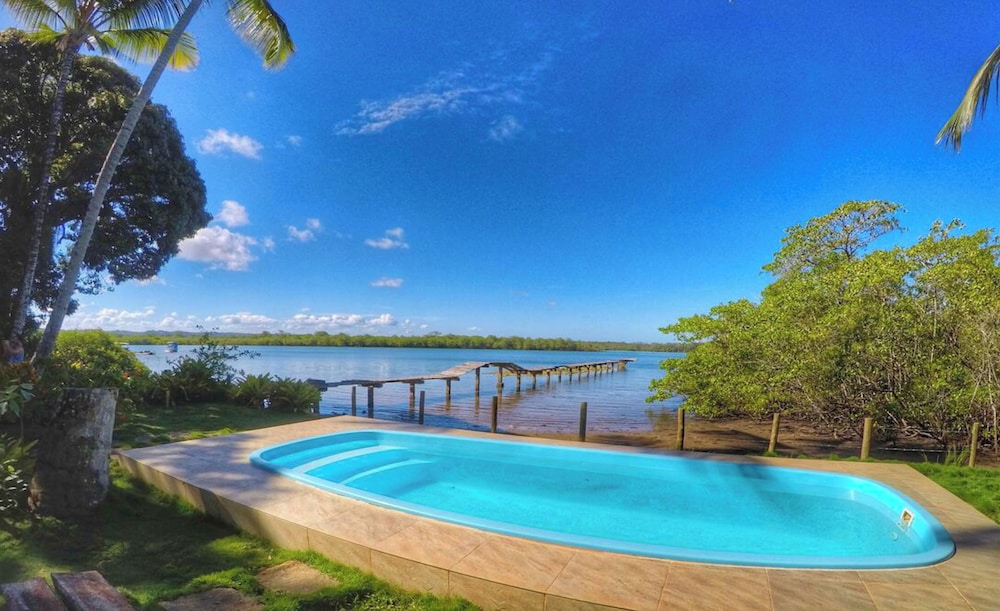 Casa de Temporada Felicidade, 38 Hóspedes, 2 Piscinas, 9 Suítes e 2 Churrasqueiras em Itacaré Bahia