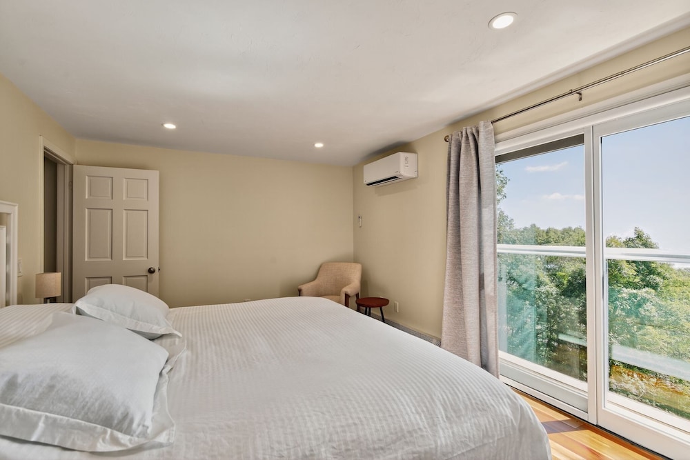 Ocean Views & Private Beach 3br Nature Escape 3 Bedroom Villa