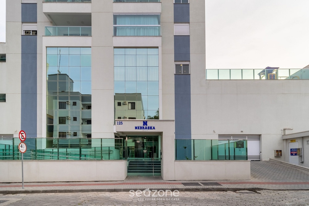 Apt w/ Swimming Pool Well Located Blumenau Neb0103