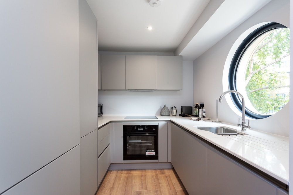 The Carlyle - Elegant Serviced Apartments