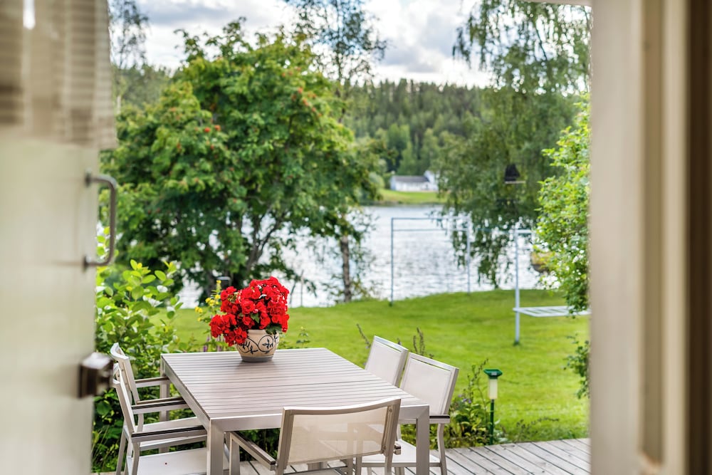 Spacious 3BR House - River View & Sauna