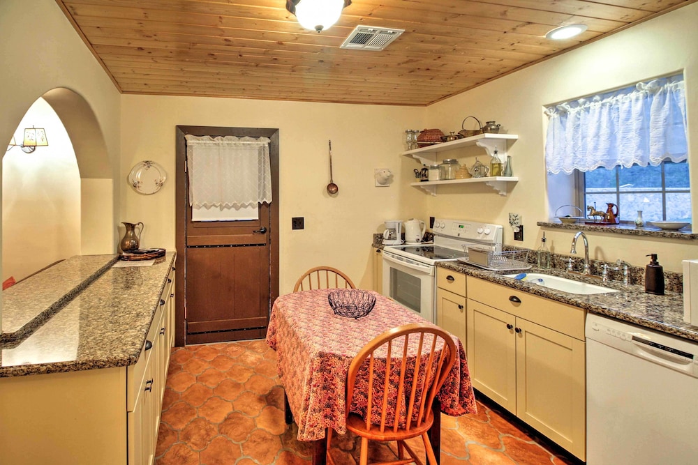 Charming Couples Casita, Walk to Old Mesilla Plaza view 4