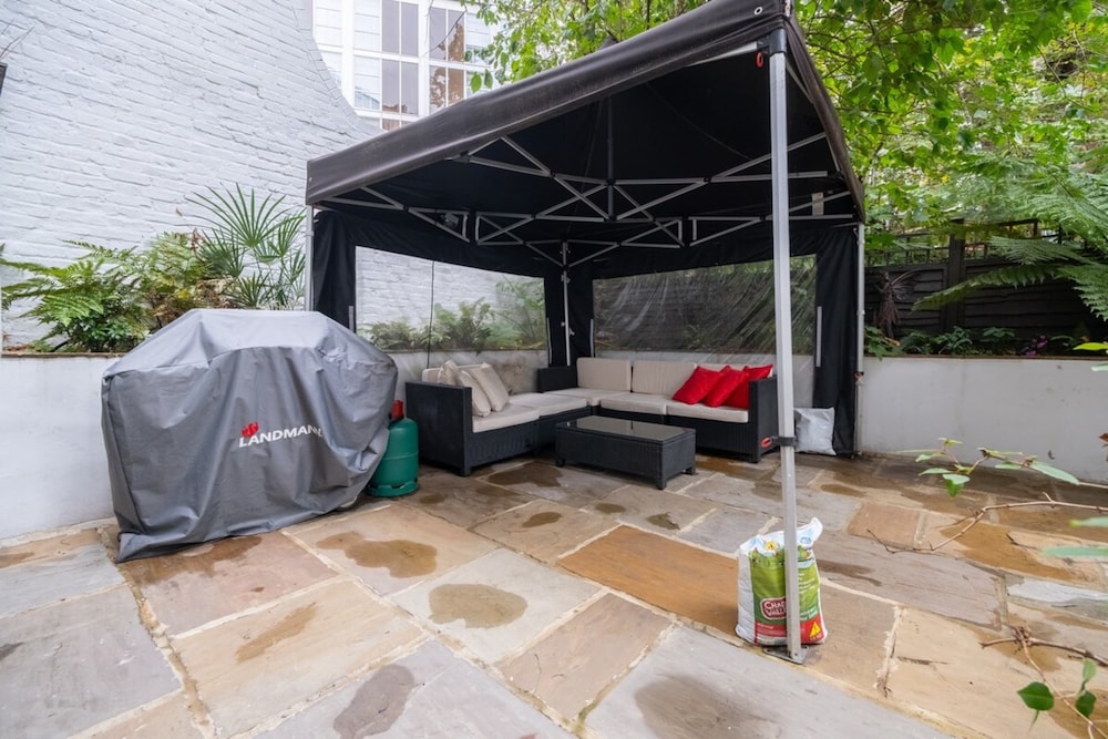 Gorgeous 2BD Flat With Patio - South Kensington!