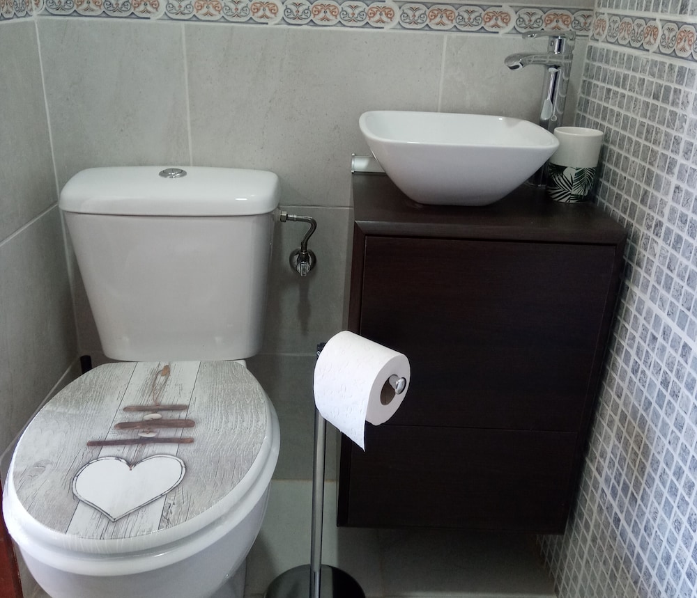 Beachfront House,sea Views Near Historic Cartagena
