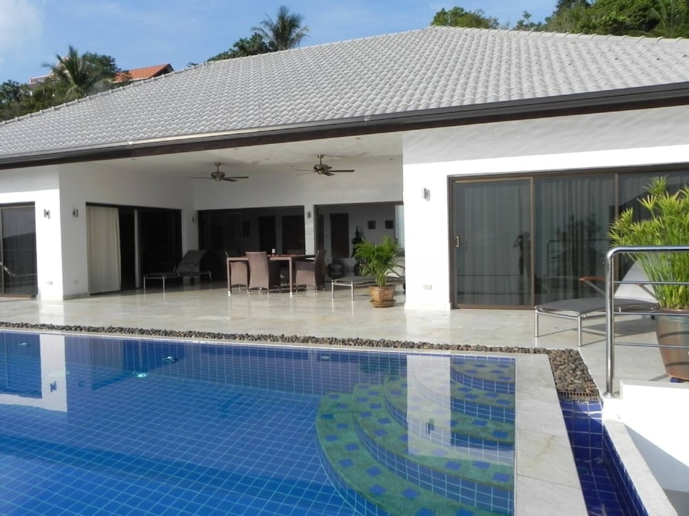 Secluded Villa With Private Pool and Breathtaking Sea Views