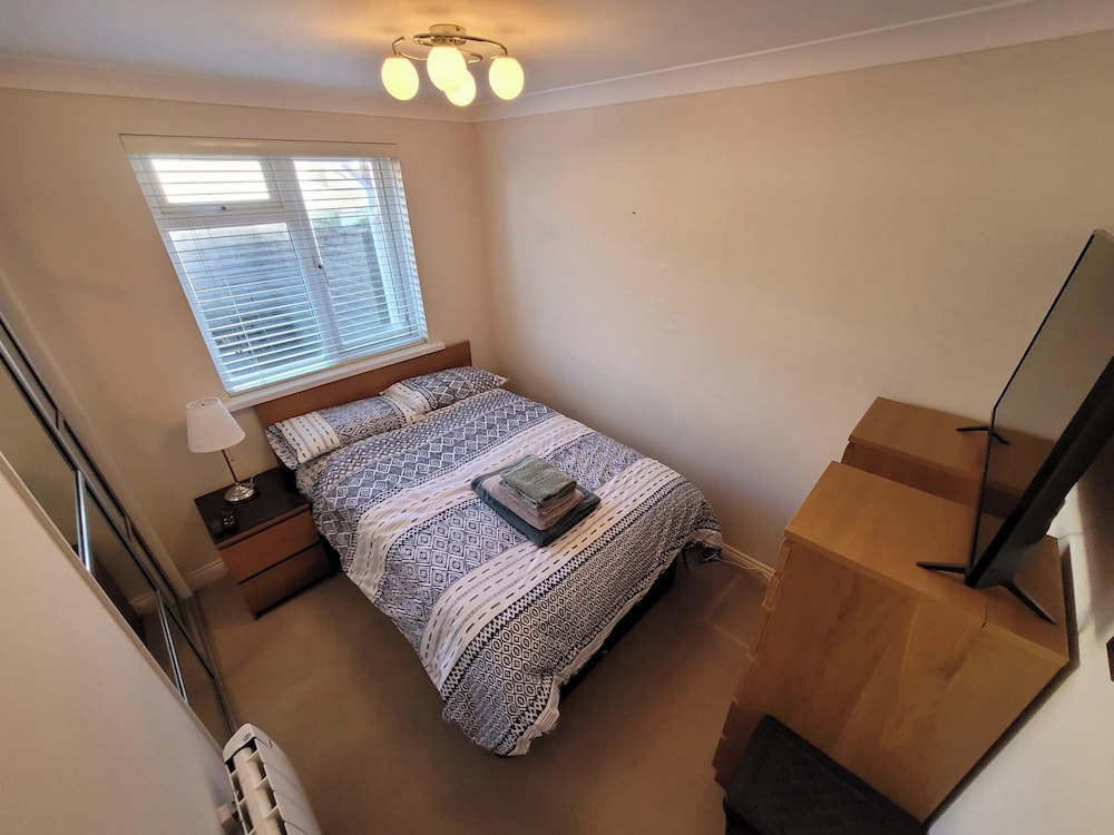 Cozy Cottage Retreat in Swansea