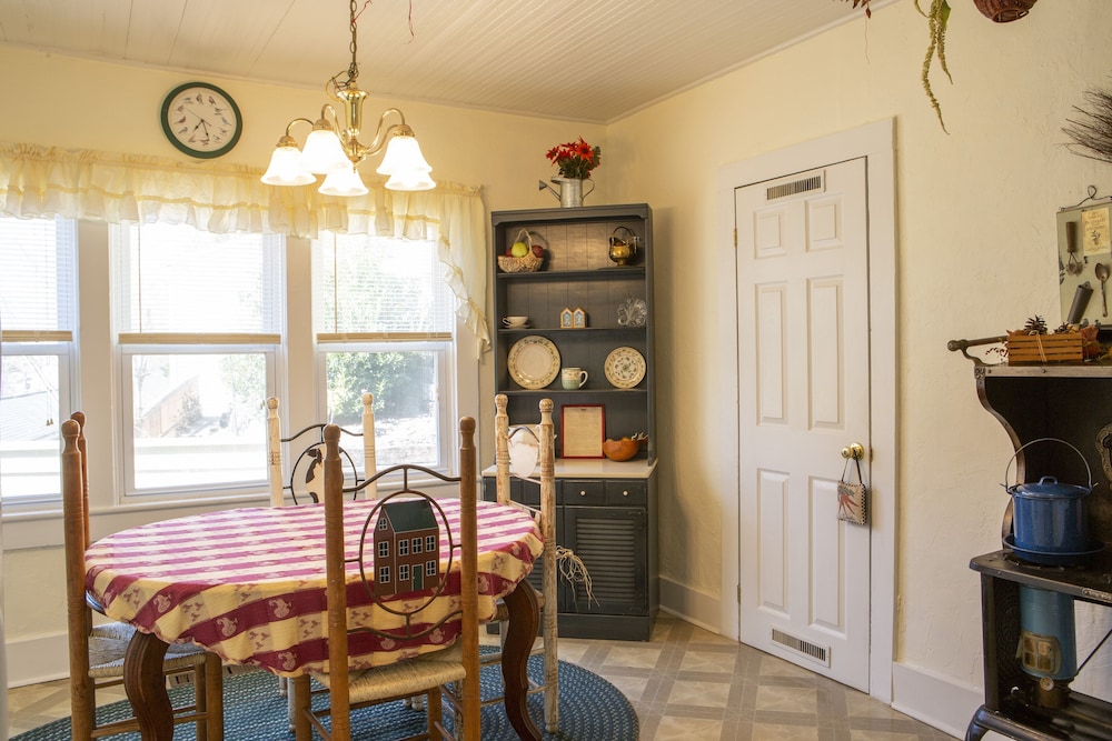 The Chimney Rock Inn & Cottages