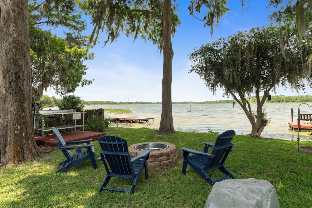 Welcoming Little Blue Lakehouse in Crystal River