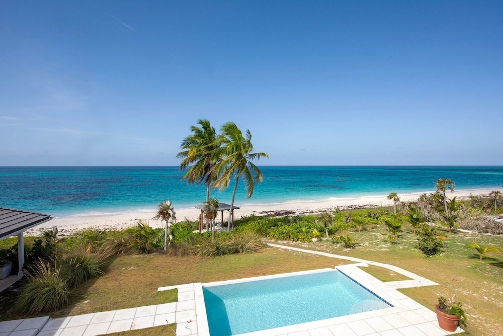 Cricket Beach House-luxurious Beachfront House 5 Bedroom Home