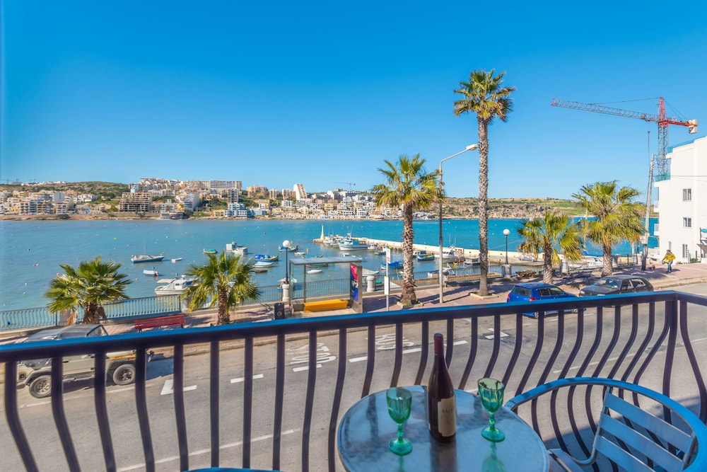 Harbour Lights Apartments by Getaways Malta, photo 12