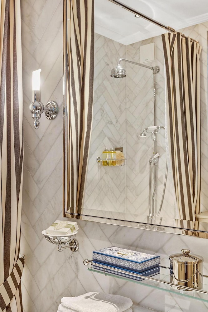 Knightsbridge 3-bed 2-bath by Harrods