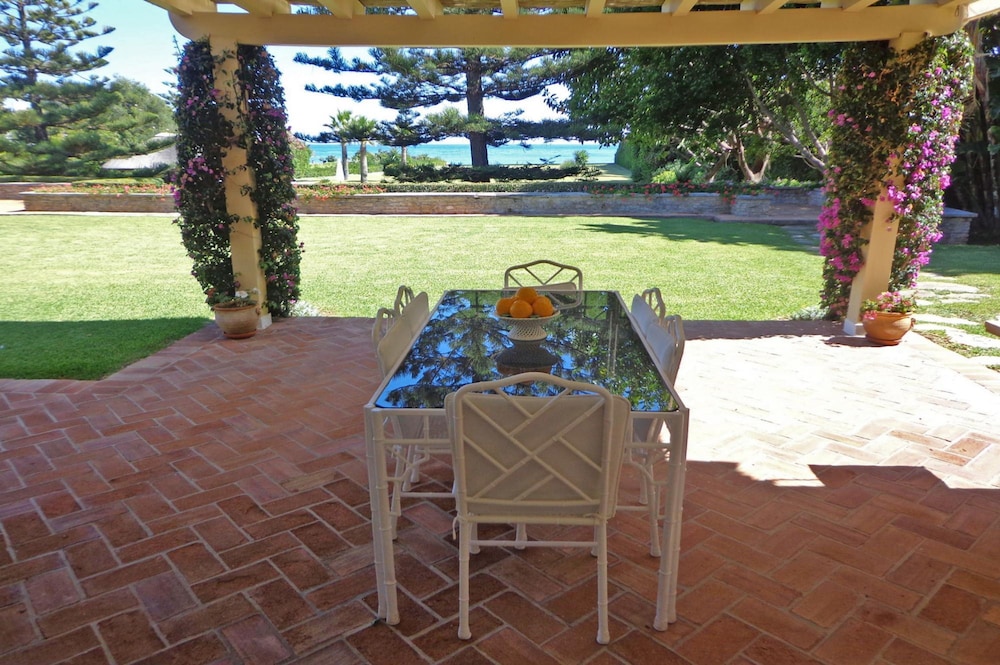 Amazing Beachfront Villa Heated Pool Marbella