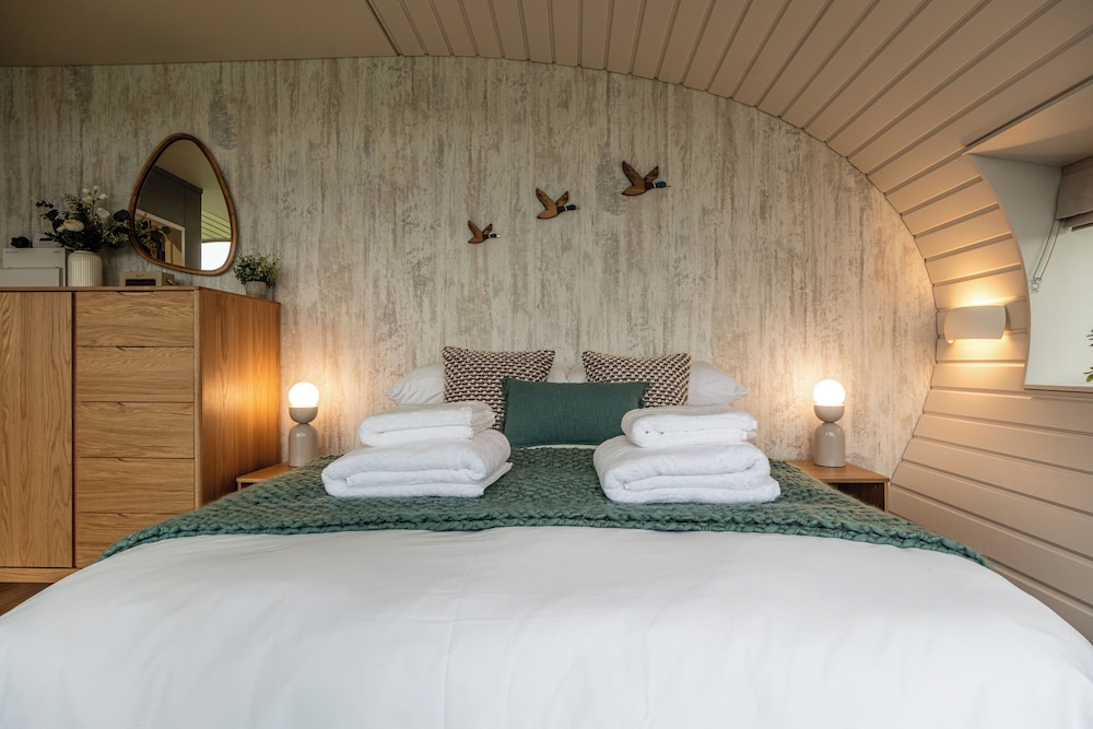 Sustainable Pod on Old Chalford Farm