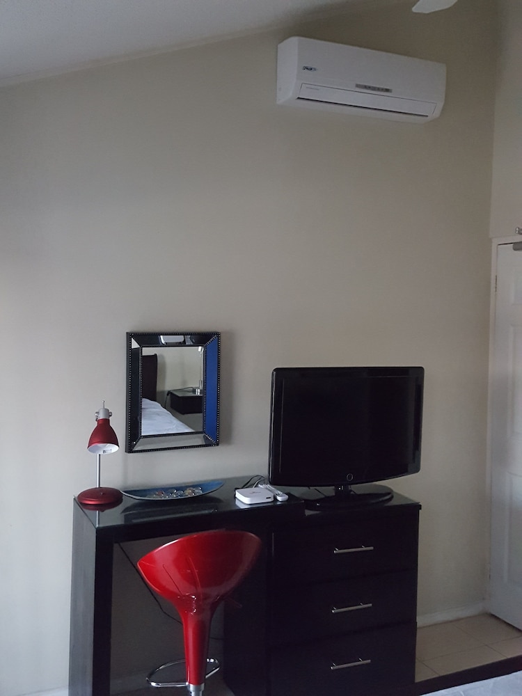 Caribe Estate Guest Apartment I