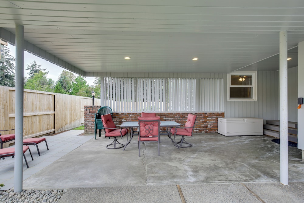 Willamette Valley Family Home w/ Fenced Yard
